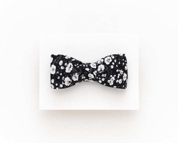 Floral bow tie in black and white, casual groom bow tie - Isola bow tie