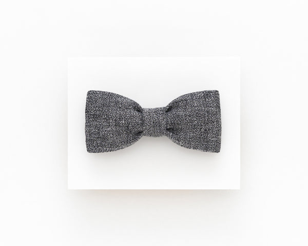 Light grey bow tie